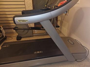 nerd taxta sekilleri: Technogym qaçış trenajoru - Brend: Technogym - Güclü, səssiz — 1