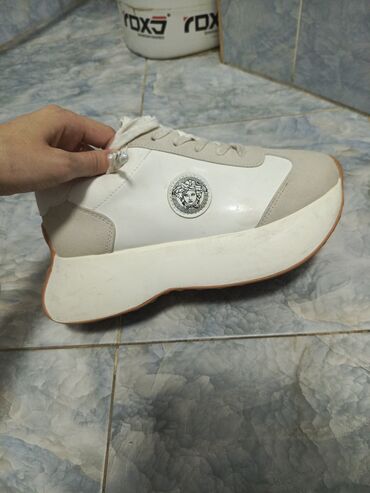 обувь белая: Продам красавки одевала 1 разразмер большойразмер 39