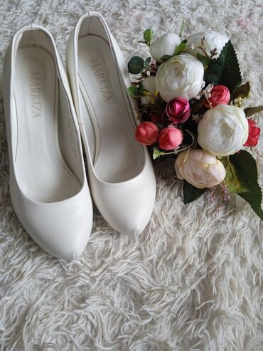 женская обувь 38: Туфли 38, цвет - Белый