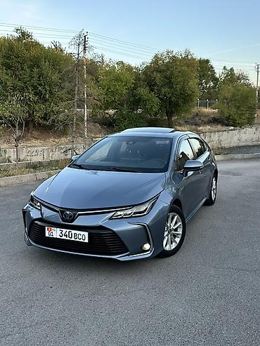 Toyota: Toyota Corolla: 2021 г., 1.8 л, Вариатор, Гибрид, Седан — 2