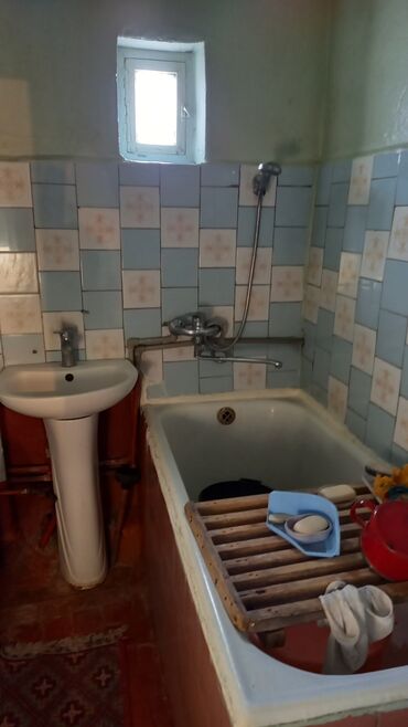 Продажа домов: Барачный, 65 м², 3 комнаты, Риэлтор, Старый ремонт at lalafo.kg — 7 Продажа домов: Барачный, 65 м², 3 комнаты, Риэлтор, Старый ремонт — 7