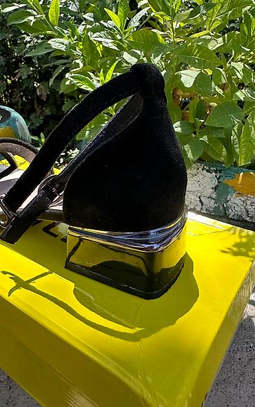 Босоножки, сандалии, шлепанцы: Продам стильные босоножки Состояние: как новые, надевались только один — 6