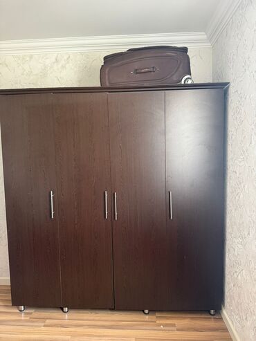 Комплекты диванов и столов: Б/у, Распашной, 4 двери Прямой шкаф, Гардеробный шкаф, Азербайджан