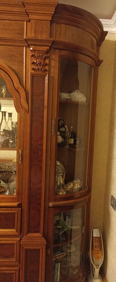 Dolablar: İşlənmiş, Açılan, Künc dolab, Servant, İtaliya — 10