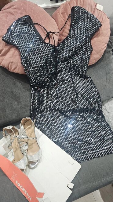 Kompleti: Set za svečane prilike: šljokičasta haljina + srebrne sandale - — 1