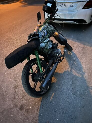 Motonəqliyyatın icarəsi: Kuba - Kuba C-boss 110 cc, 110 sm3, 2021 il