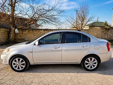 ford focus hatchback: Hyundai Accent: 1.5 l | 2007 il Sedan — 4