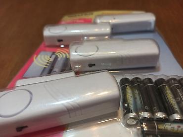 usb za auto: Neotvoreno pakovanje od 4 alarma za vrata i prozore. Pakovanje — 4