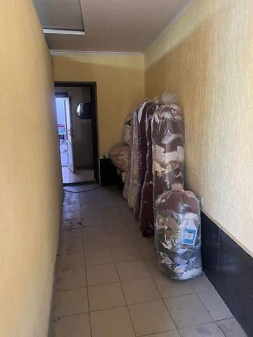 Другое оборудование для бизнеса: Сдаю цех в аренду внутри машинка оверлок и закройный стол поподробнее — 11