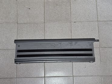 Решетки радиатора: Решетка радиатора Ford 1989 г., Б/у, Оригинал — 1