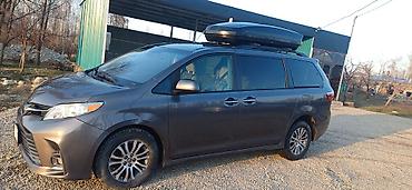 авто ру шины и диски б у: Toyota Sienna: 2018 г., 3.5 л, Автомат, Бензин, Минивэн — 2