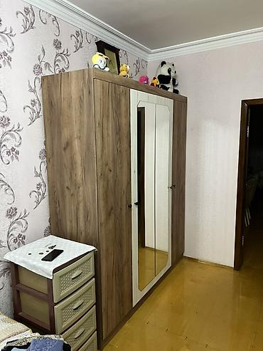 paltar dolabı: 2 aydi alinib tezedi noqte ciziq bele yoxdu magazadan nece alinib — 2
