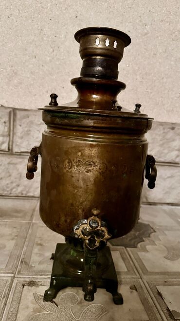 qulancar harda satilir: Qədimi Samovar satılır. 1890-cu il üstündəki medallar şəkildə var