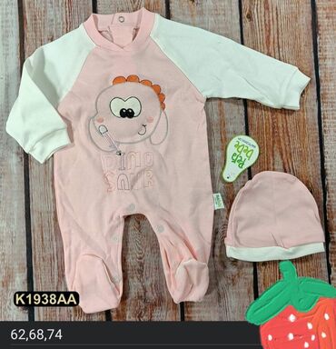 Kompleti: Dečiji kompletici 
3 KOMPLETA 2000 din — 19