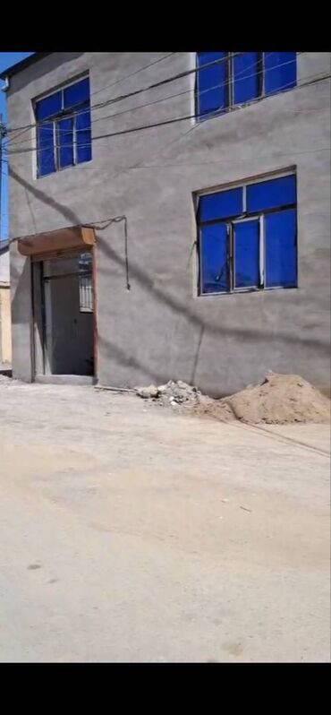 Mağazalar: Tam təmirli sanuzelli mətbəxi olan yaşayışlı ərazinin girişində — 2