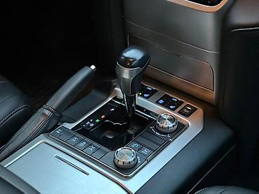 Toyota: Toyota Land Cruiser: 2018 г., 4.6 л, Автомат, Газ, Внедорожник — 5