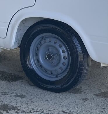 bmw 5 серия 528i steptronic: 175/70/R13 
İşlənmiş 4ədəd disk qarışığ satlır endirim olnacağ