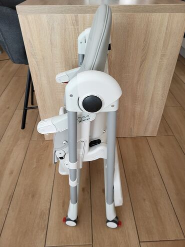 Hranilice: Stolica za hranjenje Peg Perego Primo Pappa Follow Me u sivoj boji, sa — 12