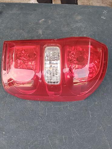 Задний правый стоп на toyota rav4 2004 год