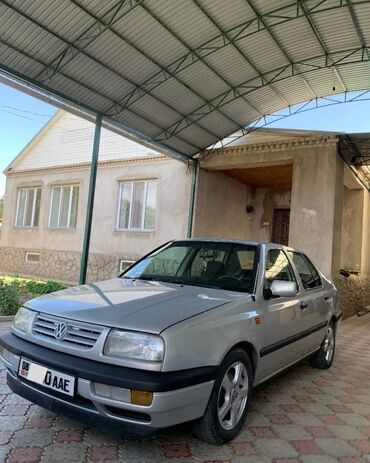 фольксваген венто: Volkswagen Vento: 1992 г., 1.8 л, Автомат, Бензин, Седан