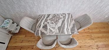 sobalar: Mətbəx dəsti – masa, 4 ədəd stul və ağ rəngdə modullu şkaf-sink altı — 2