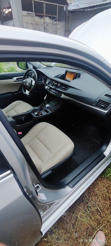 Lexus: Lexus CT: 2012 г., 1.8 л, Вариатор, Гибрид, Хэтчбэк — 5