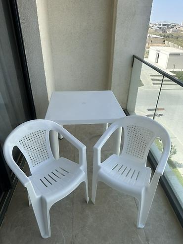 Plastik balkon/bağ dəsti - Tərkibi: 1 ədəd kvadrat masa + 2 ədəd
