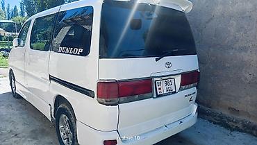 серв машина: Toyota Hiace: 2002 г., Минивэн — 3