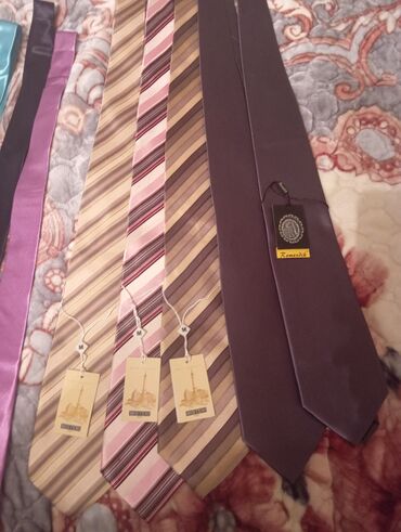 Другая мужская одежда: Продаю галстуки очень хорошего качества оптом есть более 100