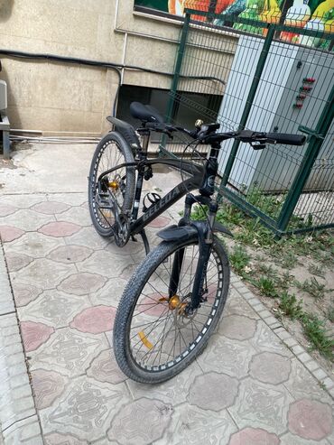 купить электроколесо для велосипеда: Горный велосипед Gelida с прочной рамой и амортизационной вилкой