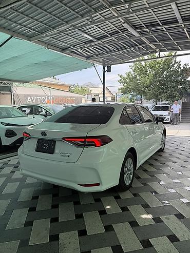 lada 9: Toyota Corolla: 2022 г., 1.8 л, Гибрид, Седан — 4
