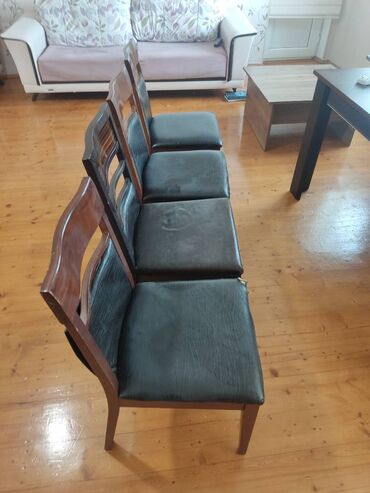 Masa və oturacaq dəstləri: Qonaq otağı üçün masa və oturacaqlar. Şəkildə göründüyü vəziyyətdədir — 9