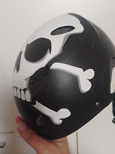 Dodaci za bicikl: Skate/biciklistička kaciga sa motivom lobanje obim 56 cm - Dizajn — 8