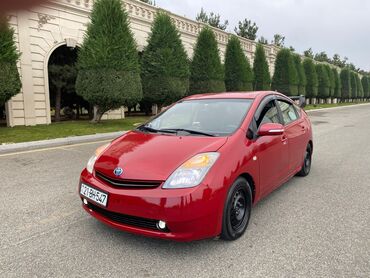 Toyota: Toyota Prius (ikinci nəsil) – hibrid hetçbek - Rəng: qırmızı - Kuzov — 7