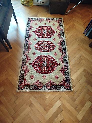 heets varijante: Tepih stazica Duzina oko 140 cm. Sirina oko 70 cm. S jedne strane — 8