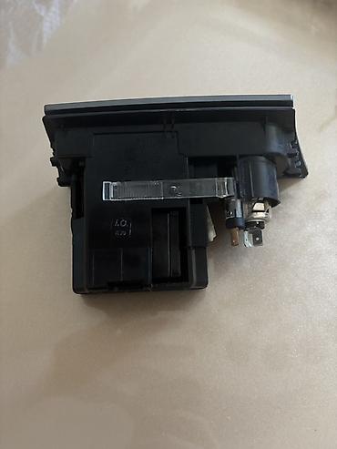 orta panel: OPEL ASTRA mərkəzi konsol külqabısı və çaxmaqdaş yuvası (12V siqaret — 3