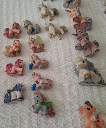 Igračke: Obiman set igračaka inspirisan serijalom My Little Pony. Uključuje na lalafo.rs — 3 Igračke: Obiman set igračaka inspirisan serijalom My Little Pony. Uključuje — 3