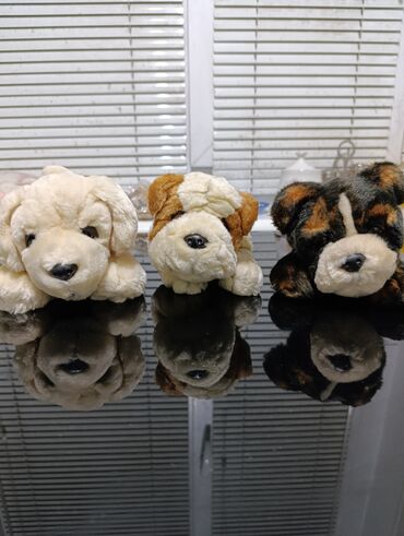 Игрушки: Мягкие игрушки и три фарфоровые статуэтки, и другие игрушки Цена 20 - — 1