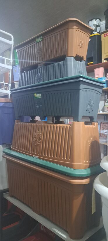 Bitkilər üçün dibçəklər: Dibcek qabi asilan duzbucaqli balkon gul qabi asilan duzbucaqli balkon — 21