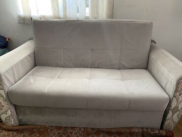 декоративные подушки на диван: Диван-кровать, цвет - Серый, Б/у