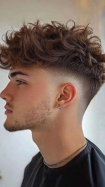 branje kupina: Muško šišanje – moderni curly crop sa skin fade prelazom - Stil — 1