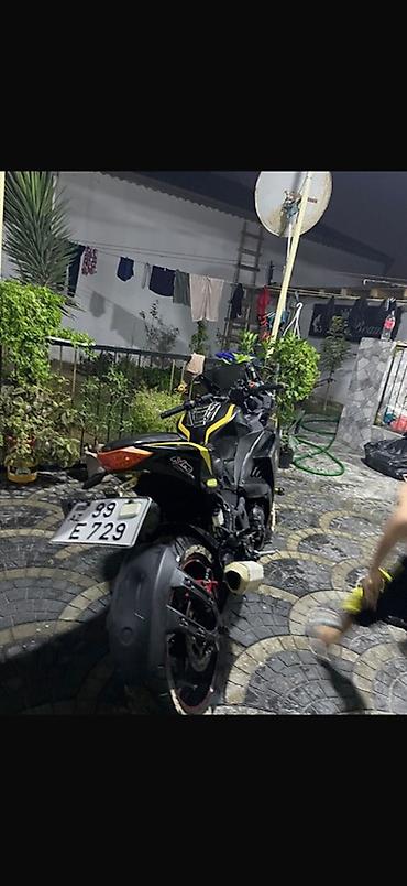 isma mirage: Sport tipli motosiklet – qara/sarı rəng kombinində, tam qapanıq ön — 1