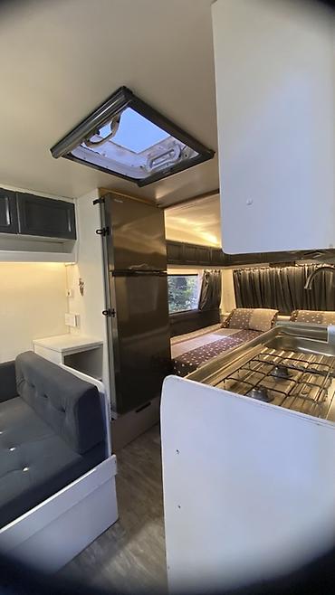 ford transit farasi: Şəhər tipli qoşqu karvan (CITY) – rahat səyahət və düşərgə üçün tam — 4