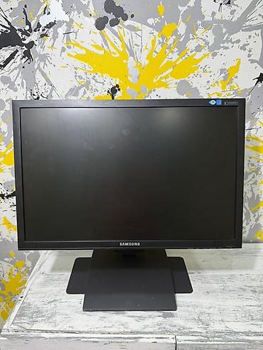 Мониторы: Samsung monitorlar (22" x2, 19" x1) + monitor ayaqları. Hamısı — 8