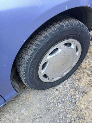 Другие автомобили: Синий компактный хэтчбек (3/5 дверей) с зимней резиной Nokian Nordman at lalafo.kg — 2 Другие автомобили: Синий компактный хэтчбек (3/5 дверей) с зимней резиной Nokian Nordman — 2