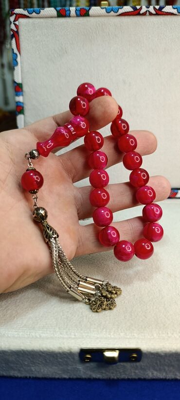 qizil halqa qolbaqlar: Sıxma kəhrəba maskot