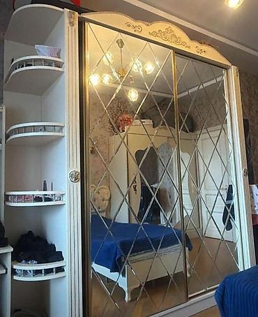 küpe dolab: Dehliz dolabi. 400azn. ölcü deqiq deyil ünvan şerq bazarı — 1