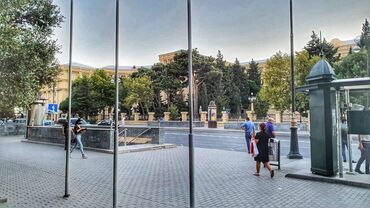 Digər kommersiya daşınmaz əmlakı: Xətai rayonu, 104 kvm olan təmirli obyekt icarəyə verilir 1300 manata — 1