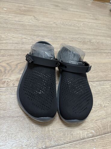 crocs мужские: Мужские сандалии, 43, Crocs, Новый, цвет - Черный, Самовывоз