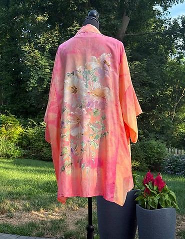 Кардиганы: Расписанное вручную шёлковое кимоно. Маргиланский 100 % шелк. Красное — 9